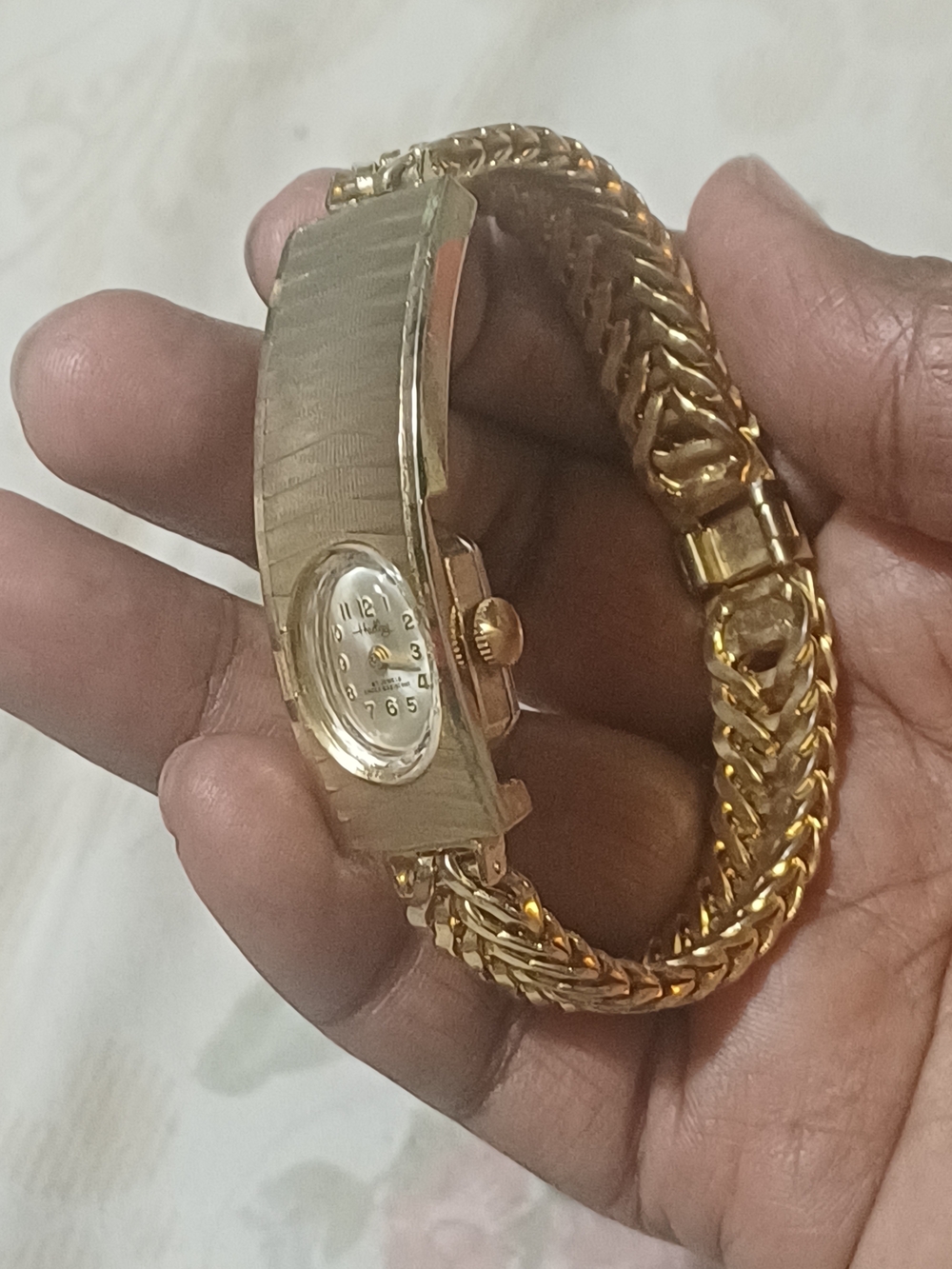 Elegant Gold-Tone Women’s Bracelet Watch Antique